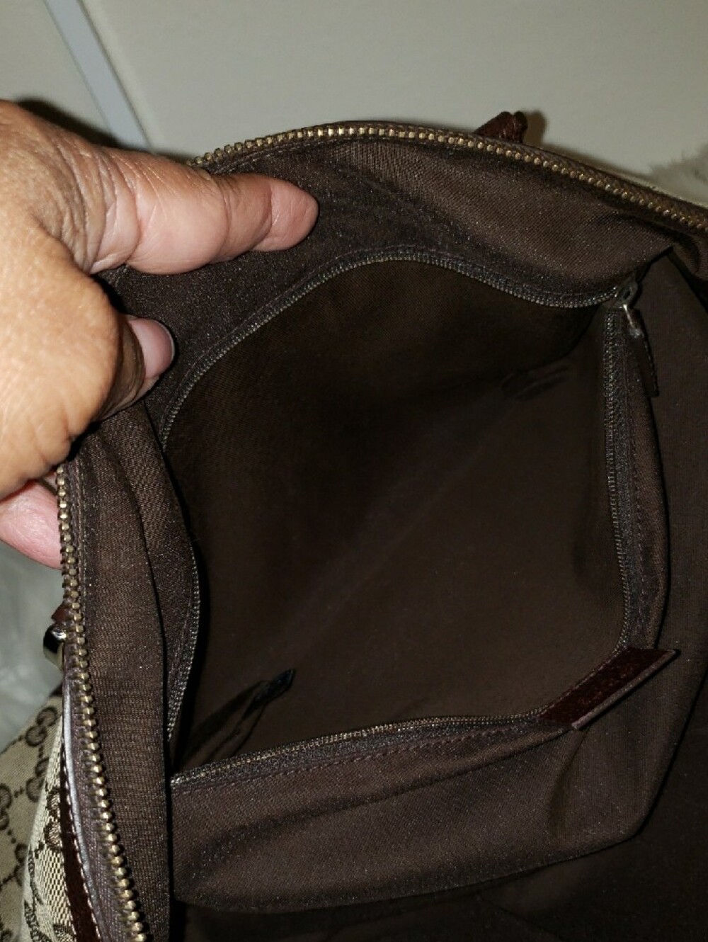 Gucci Beige GG Canvas Shoulder Bag with Dark Brown Leather Trim - Picture 4 of 16